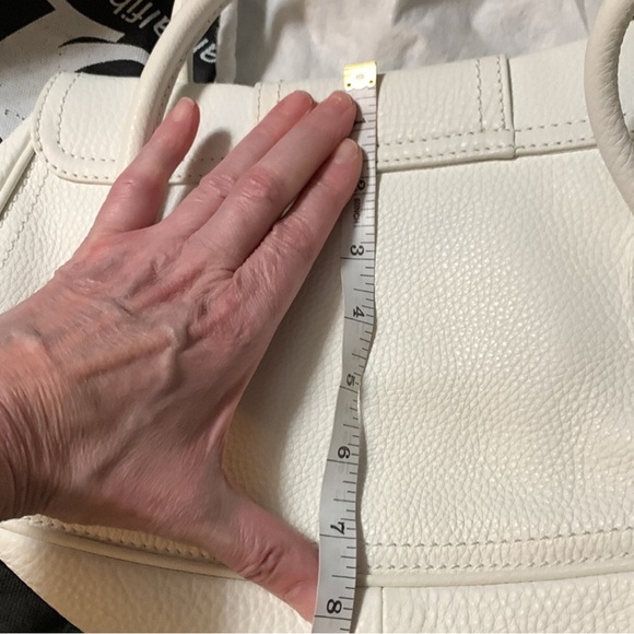 Celine Elegant White Leather Handbag with Gold Accents - Picture 12 of 15